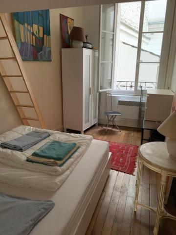 Eiffel Tower - Quiet, Charming - 2 Prs Appartement Parijs